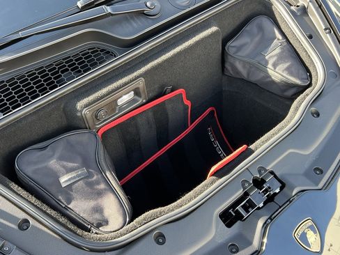 Used 2020 Lamborghini Huracan EVO image 39