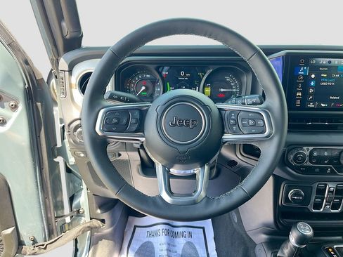 Certified 2025 Jeep Wrangler Unlimited Sahara w/ Safety Group AWD/4WD image 11