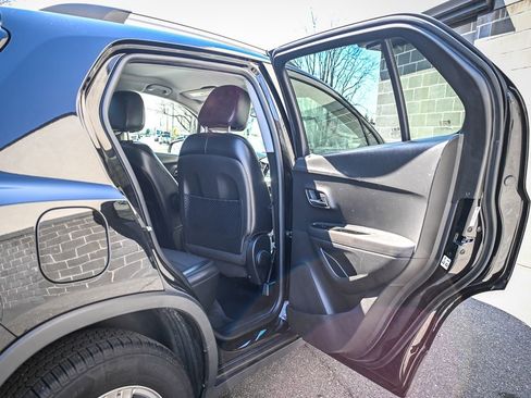 Used 2019 Chevrolet Trax LT w/ LT Convenience Package image 14