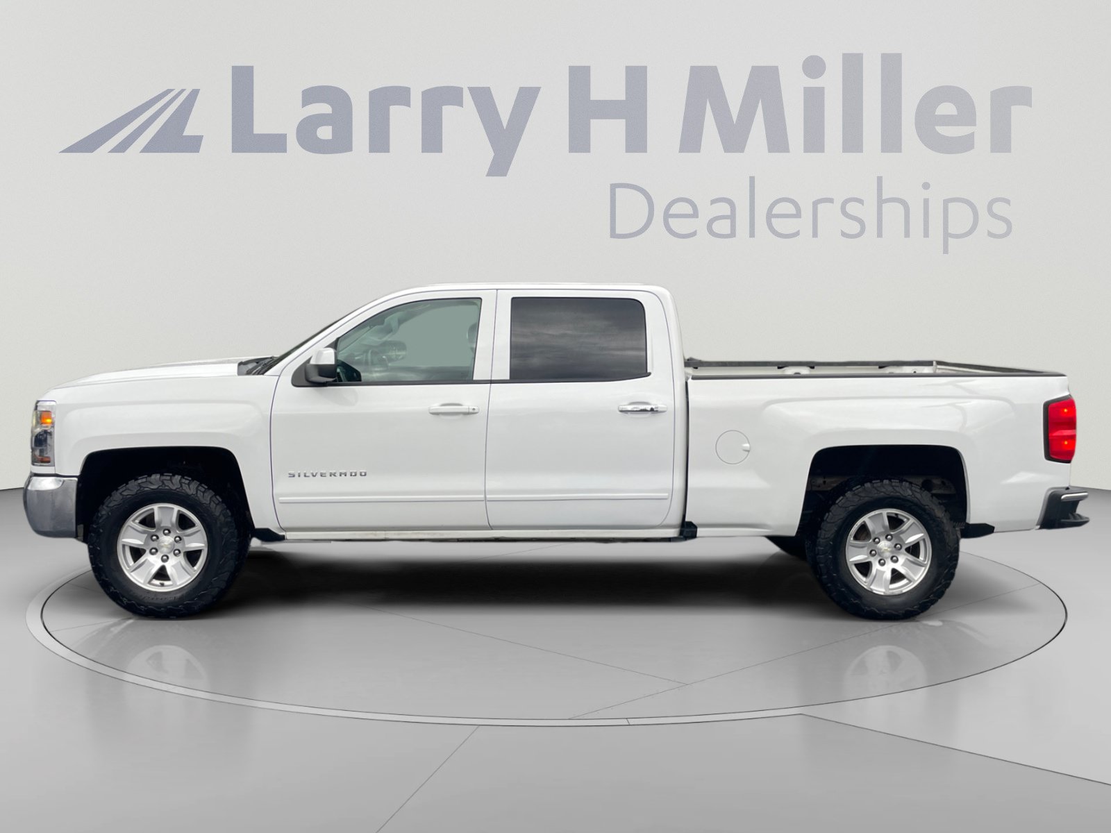 Used 2017 Chevrolet Silverado 1500 LT w/ Trailering Package AWD/4WD image 2