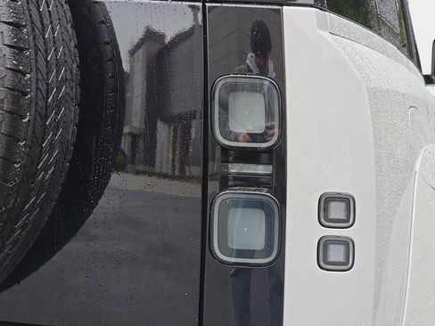 New 2026 Land Rover Defender 110 OCTA AWD/4WD image 35