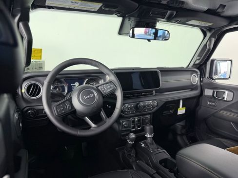 New 2025 Jeep Gladiator Sport w/ Premium Package image 14