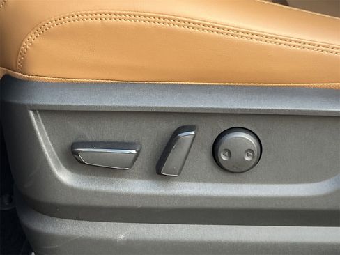 New 2025 Nissan Armada SL w/ Captain's Chari Seat Package image 20