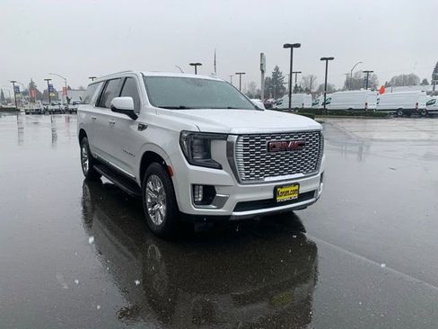 Used 2021 GMC Yukon XL Denali image 9