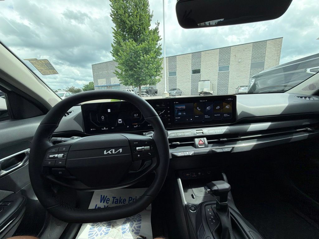 Used 2025 Kia K4 EX FWD image 19