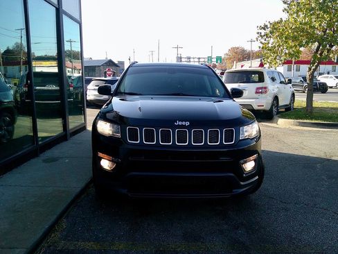 Used 2019 Jeep Compass Latitude w/ Cold Weather Group image 3