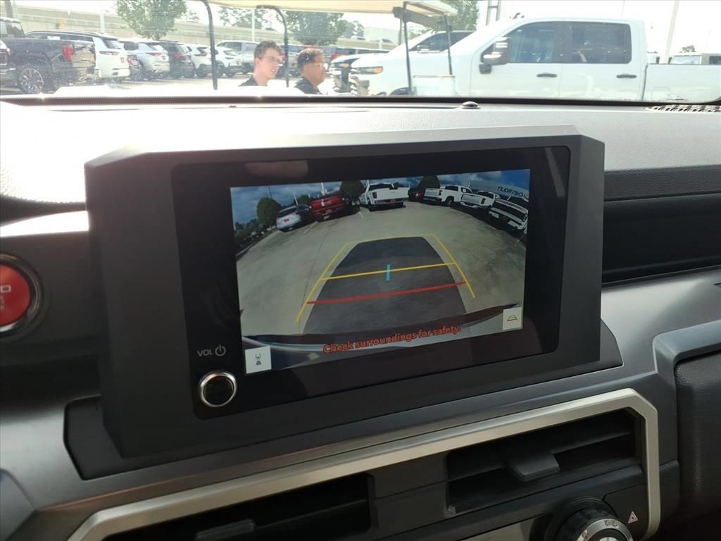 Used 2025 Toyota Tacoma TRD Sport AWD/4WD image 24