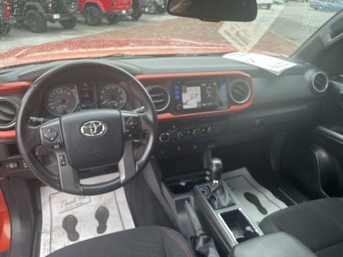 Used 2016 Toyota Tacoma TRD Off-Road w/ Towing Package AWD/4WD image 17