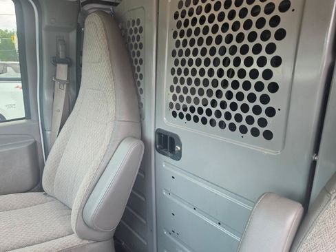 Used 2019 Chevrolet Express 2500 RWD image 6