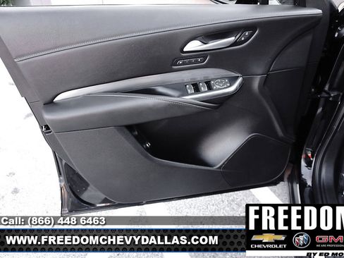 Used 2025 Cadillac XT4 Premium Luxury image 31