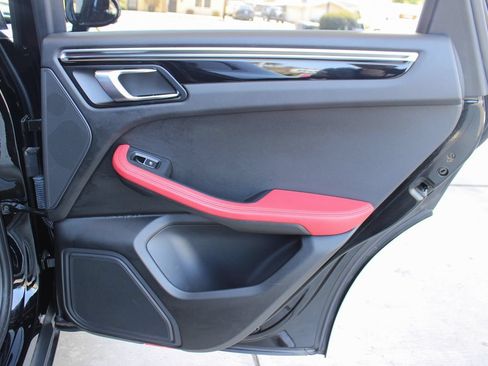 Used 2019 Porsche Macan AWD/4WD image 50