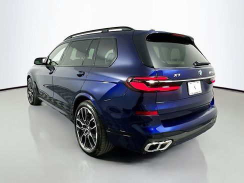 Used 2025 BMW X7 M60i w/ Climate Comfort Package image 7