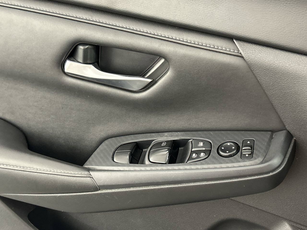 Used 2024 Nissan Sentra SV FWD image 19