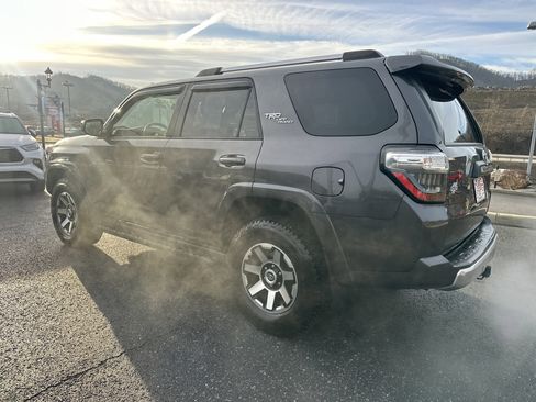 Used 2017 Toyota 4Runner TRD Off-Road image 4