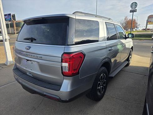 Used 2022 Ford Expedition XLT image 4