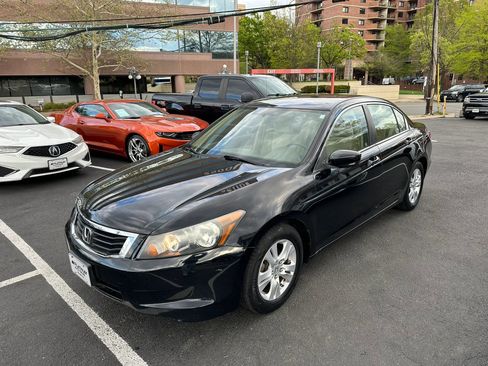 Used 2010 Honda Accord LX-P image 2