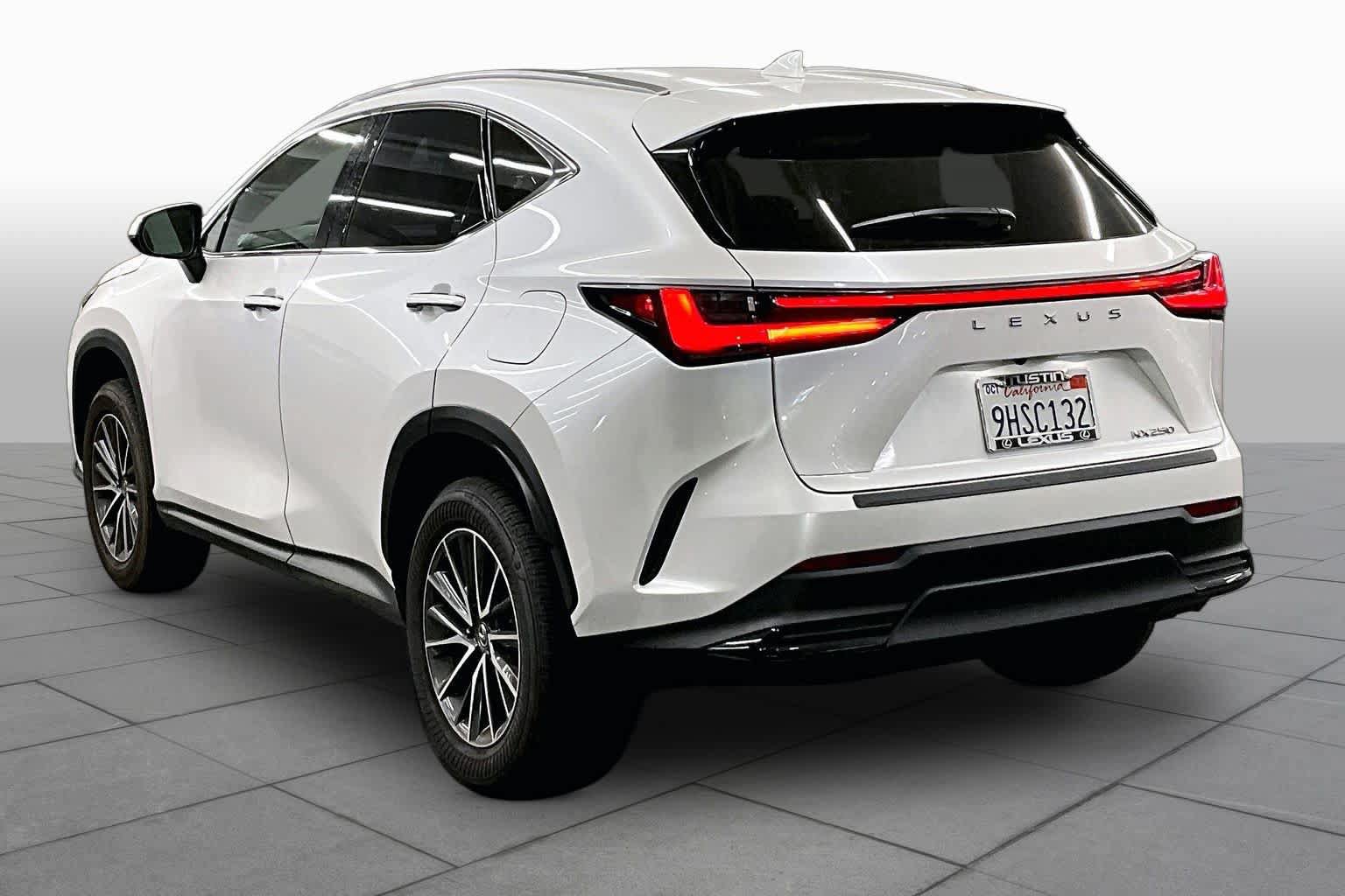 Used 2024 Lexus NX 250 FWD image 11