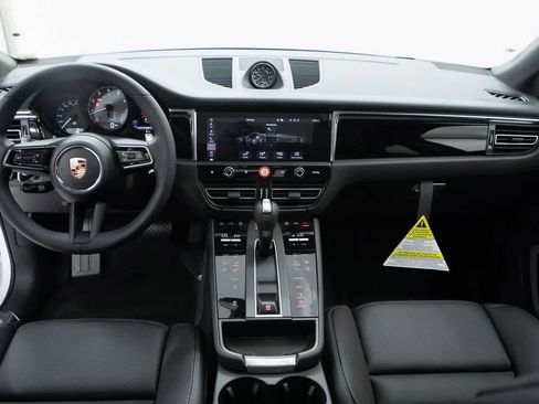 Certified 2025 Porsche Macan S image 13