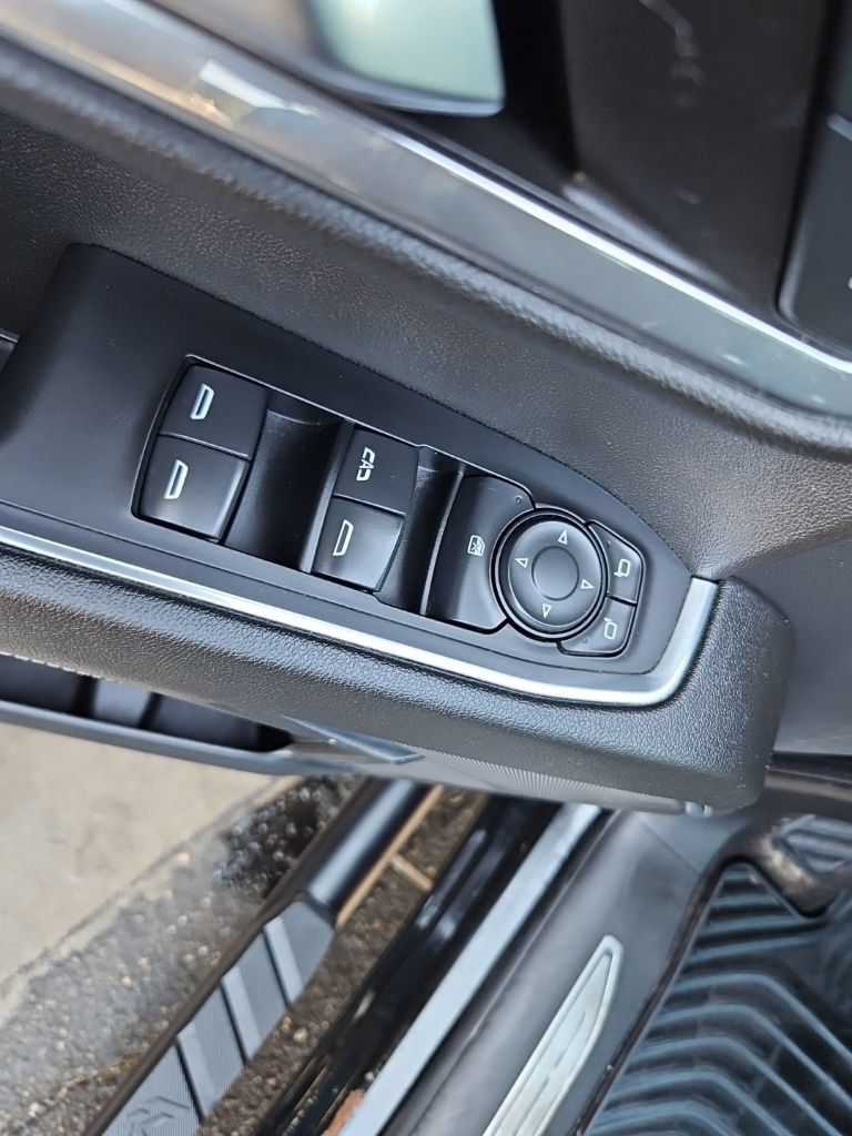 Used 2024 Chevrolet Silverado 1500 LT AWD/4WD image 24