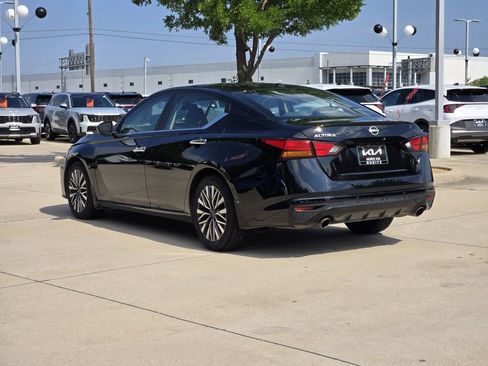 Used 2024 Nissan Altima 2.5 SV w/ SV Premium Package FWD image 3