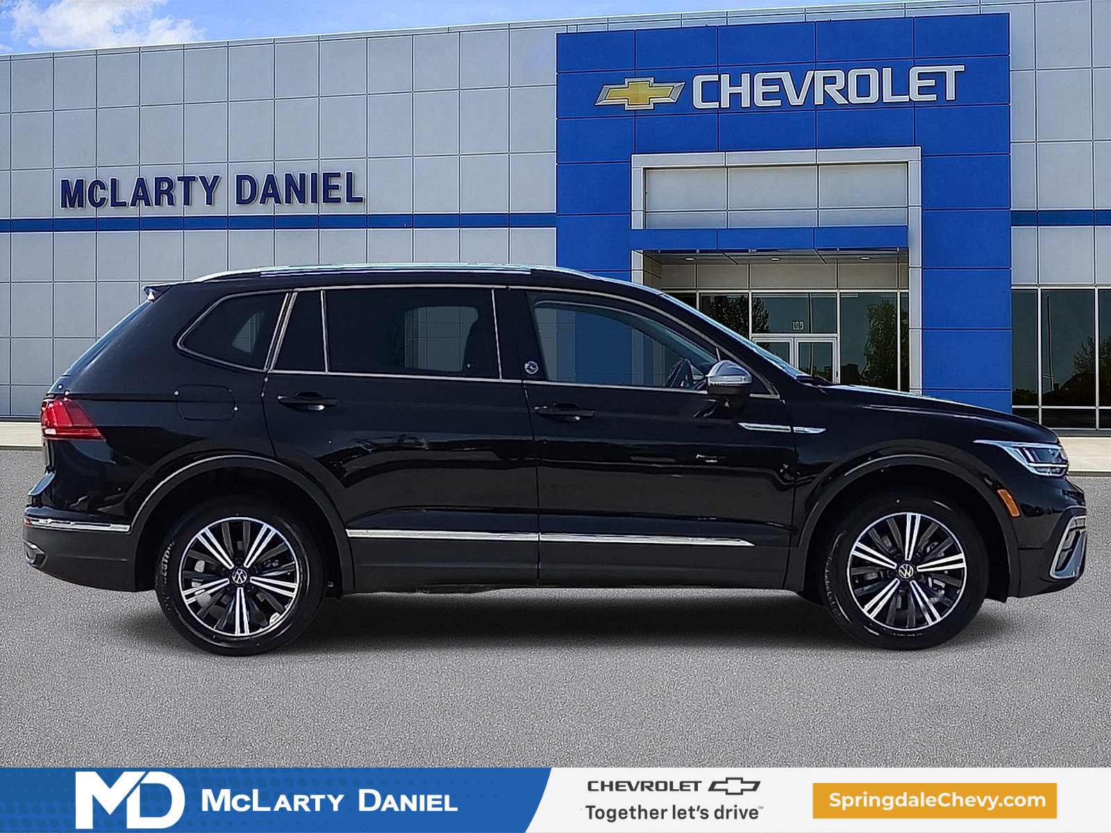 Used 2024 Volkswagen Tiguan Wolfsburg Edition AWD/4WD image 6
