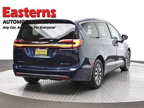 Used 2023 Chrysler Pacifica Touring-L FWD image 5