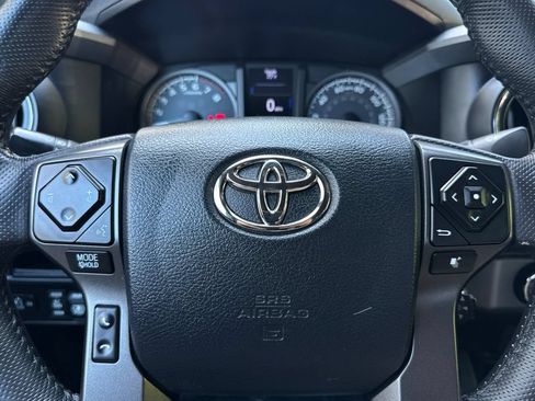 Certified 2017 Toyota Tacoma TRD Off-Road AWD/4WD image 21