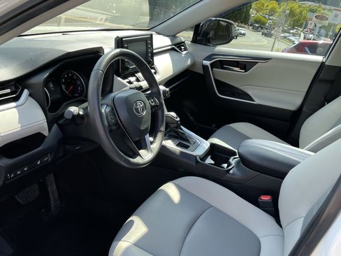 Certified 2021 Toyota RAV4 XLE Premium AWD/4WD image 9
