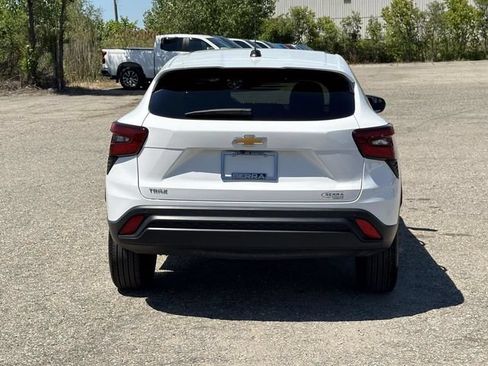 Certified 2024 Chevrolet Trax LS w/ Driver Confidence Package FWD image 7