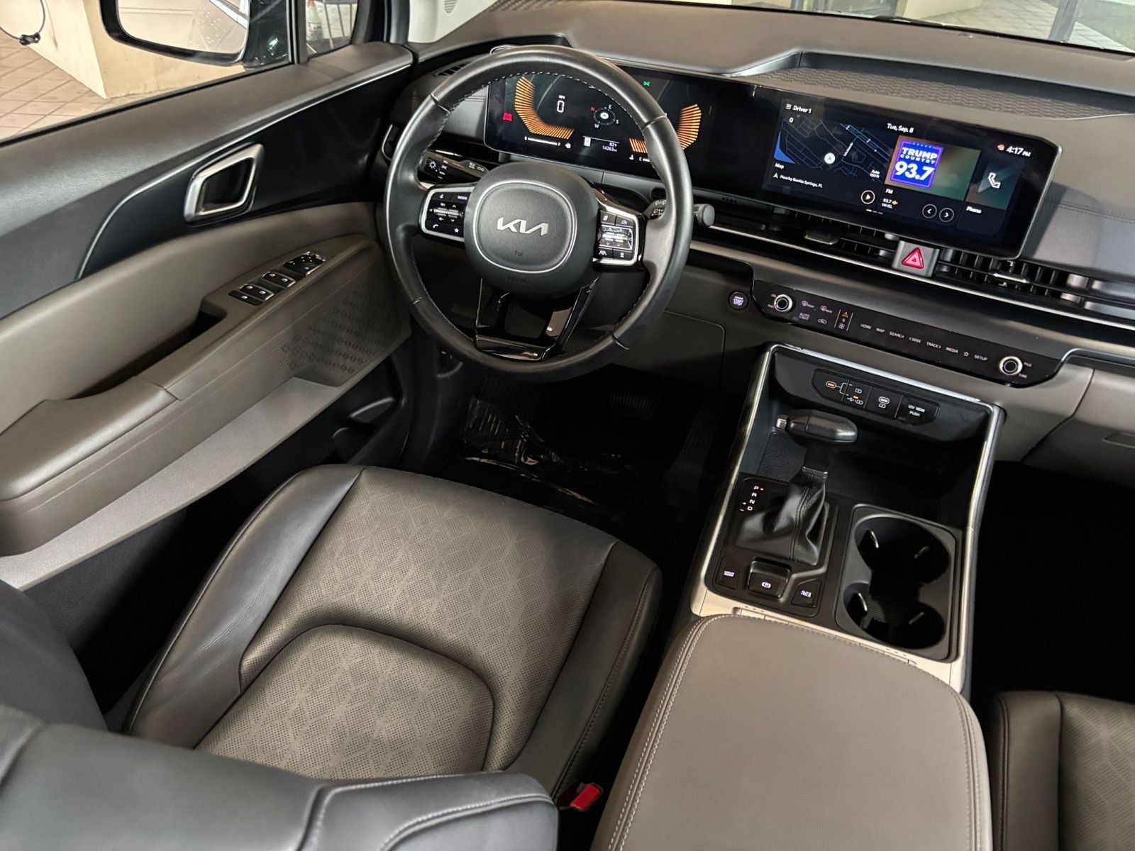 Used 2026 Kia Carnival FWD image 35