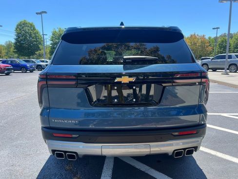 Used 2025 Chevrolet Traverse LT FWD image 16