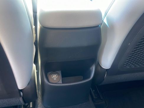 Used 2022 Hyundai Kona Limited FWD image 33