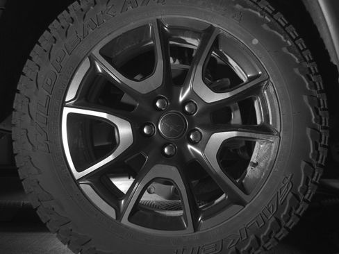 Used 2025 Jeep Compass Trailhawk AWD/4WD image 15