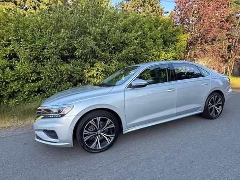 Used 2021 Volkswagen Passat 2.0T SE FWD image 17
