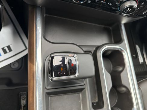 Used 2024 Chevrolet Silverado 1500 High Country w/ Midnight Edition AWD/4WD image 16