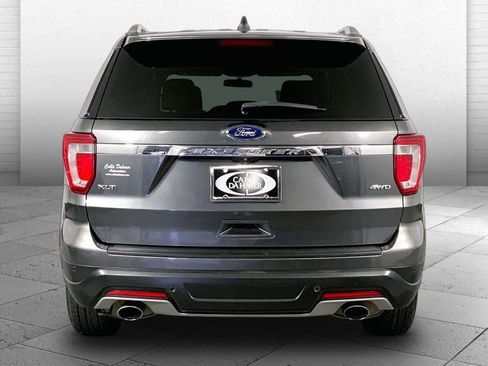 Used 2018 Ford Explorer XLT AWD/4WD image 3