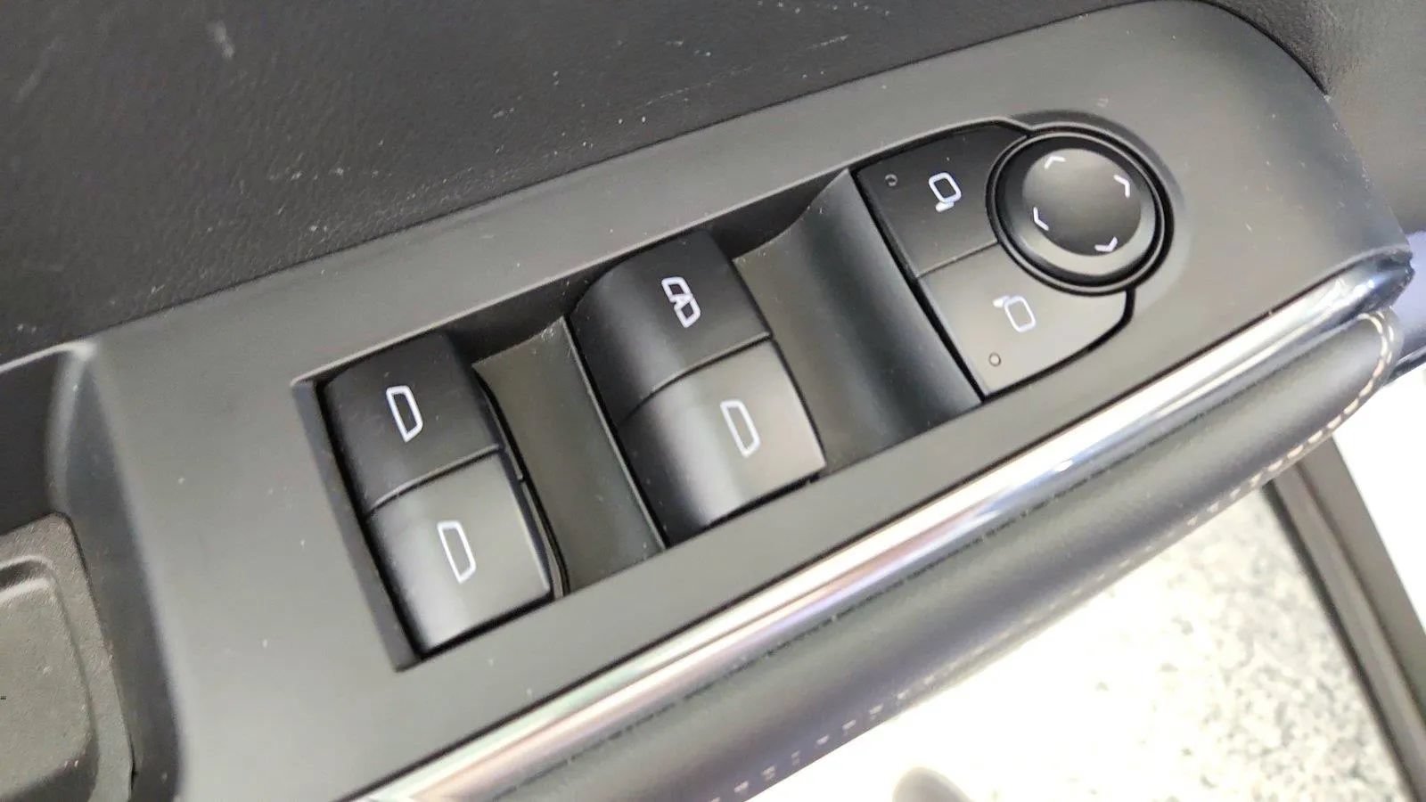 Used 2025 GMC Acadia Elevation AWD/4WD image 23