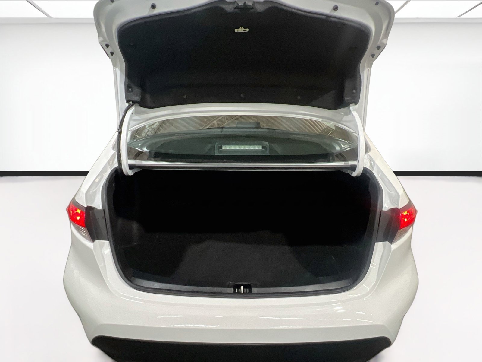 Used 2023 Toyota Corolla LE FWD image 17