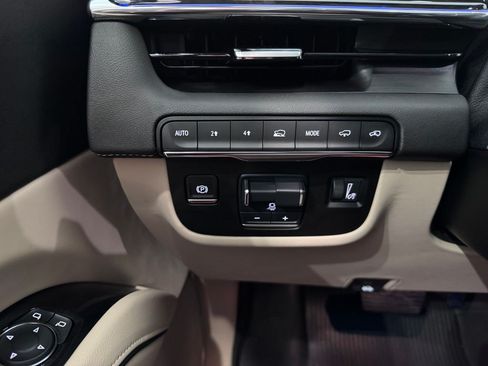 Certified 2023 Cadillac Escalade ESV Premium Luxury w/ Performance Package AWD/4WD image 22