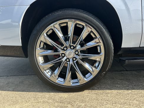 Certified 2026 Cadillac Escalade ESV Luxury w/ LPO, Radiant Package AWD/4WD image 19