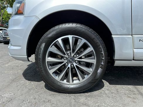 Used 2015 Lincoln Navigator 4WD image 9