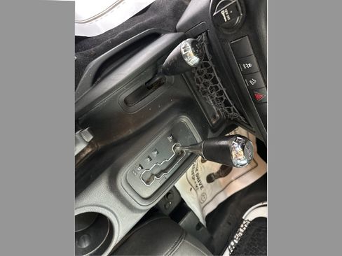 Used 2017 Jeep Wrangler Unlimited Sport w/ Connectivity Group AWD/4WD image 19