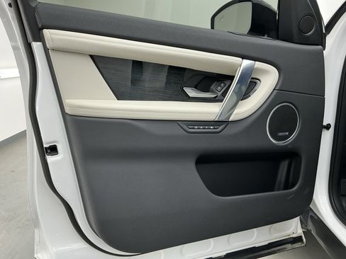 Used 2023 Land Rover Discovery Sport SE R-Dynamic image 13