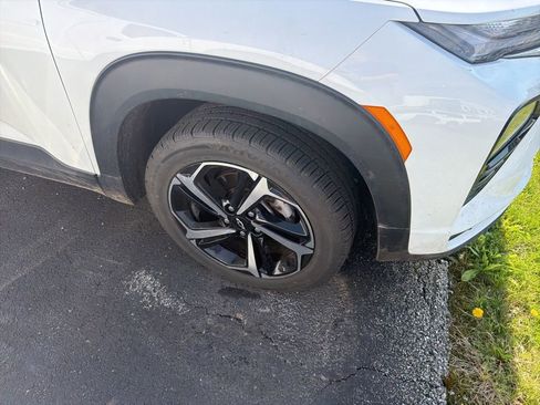 Used 2023 Chevrolet TrailBlazer RS image 2