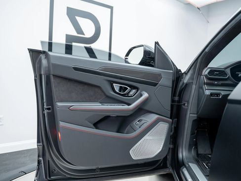 Used 2024 Lamborghini Urus S image 34