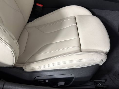 Certified 2024 BMW Z4 M40i w/ Premium Package image 28