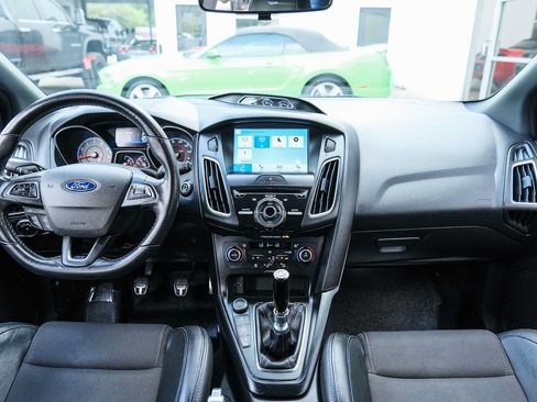 Used 2017 Ford Focus RS AWD/4WD image 29