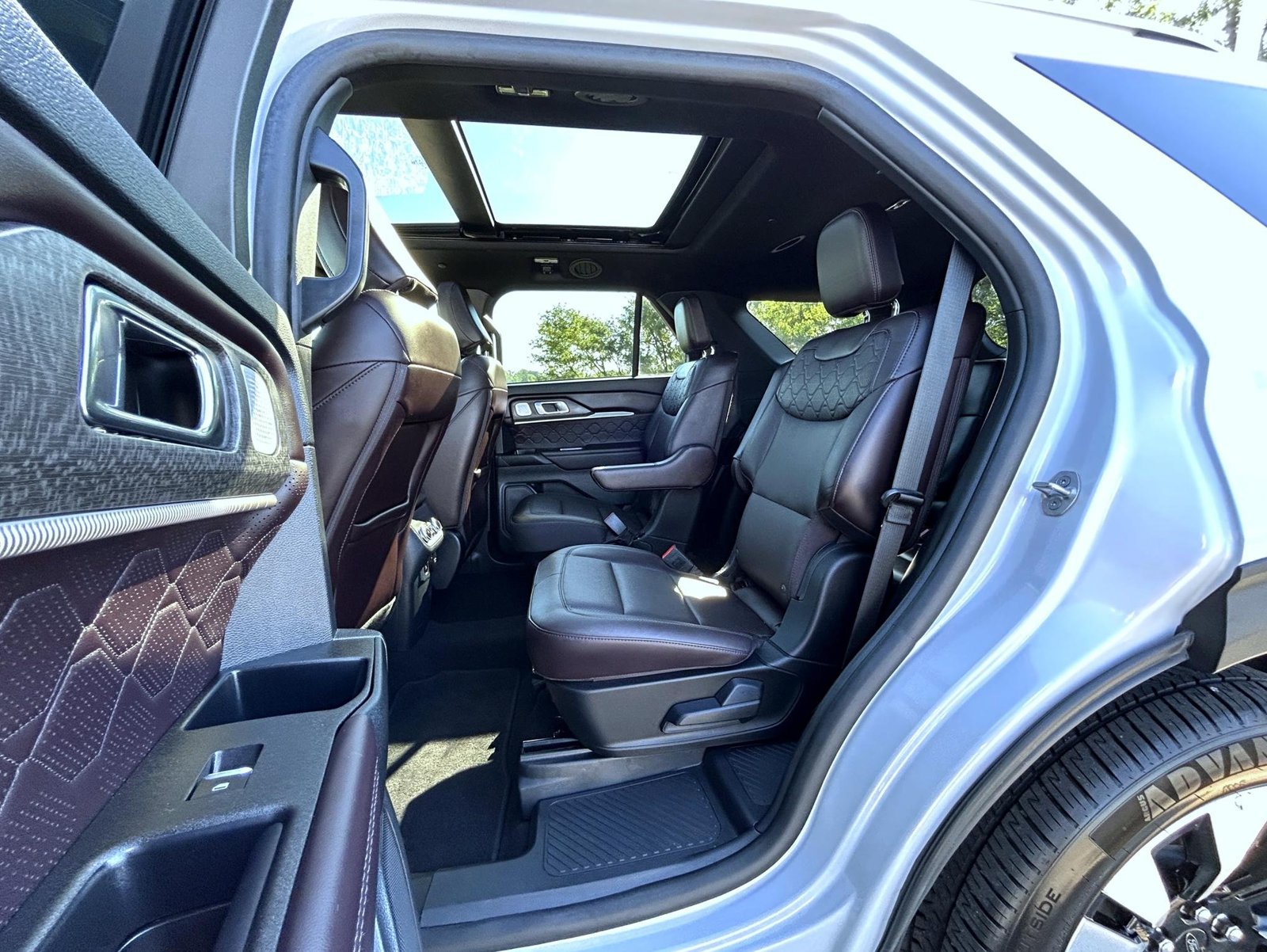 Used 2025 Ford Explorer Platinum w/ LUX Leather Package AWD/4WD image 21