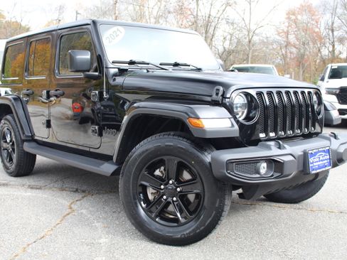 Used 2021 Jeep Wrangler Unlimited Sahara image 2