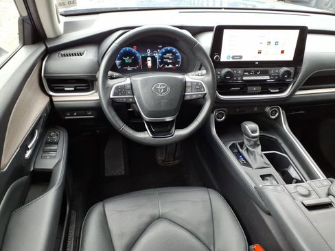 Used 2024 Toyota Grand Highlander Platinum image 8